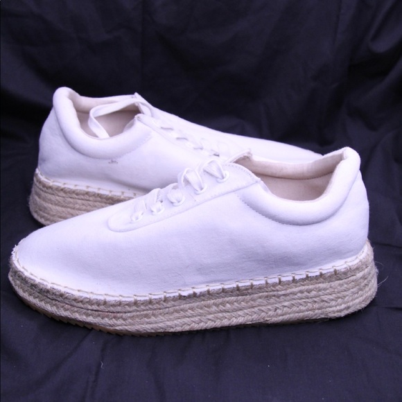 Women Shoes - Picture 1 of 3